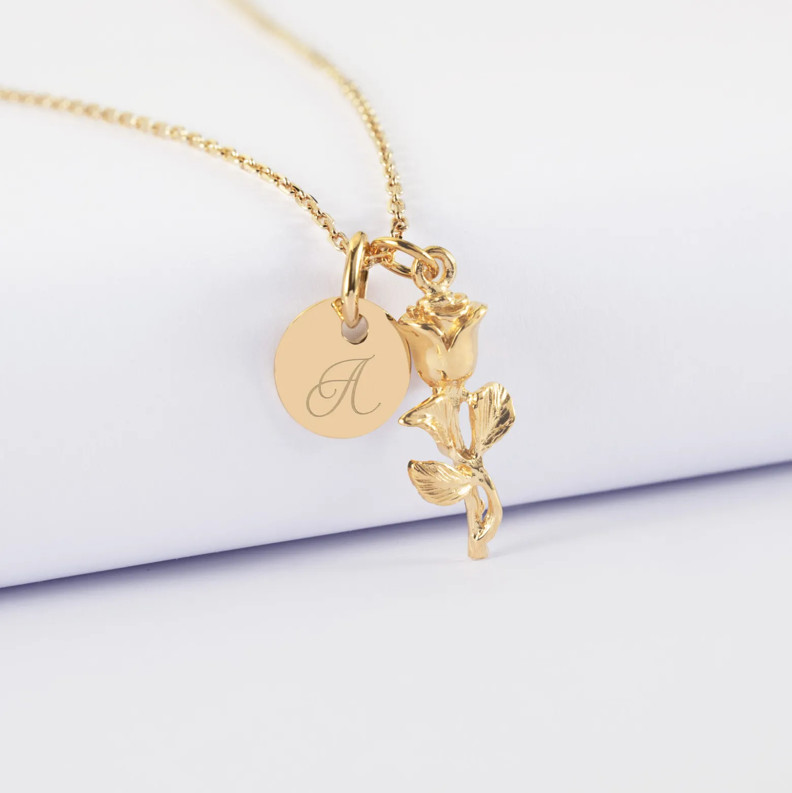 Pendentif personnalisé médaille gravée plaqué or 10 mm et breloque rose 19 mm