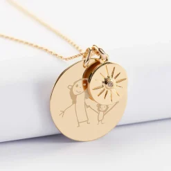 Pendentif personnalisé médaille gravée plaqué or 27 mm et breloque soleil scintillant 14 mm