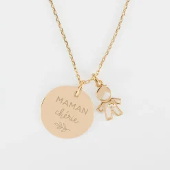 Pendentif personnalisé médaille gravée plaqué or 19 mm et breloque petit garçon zircon 12 mm