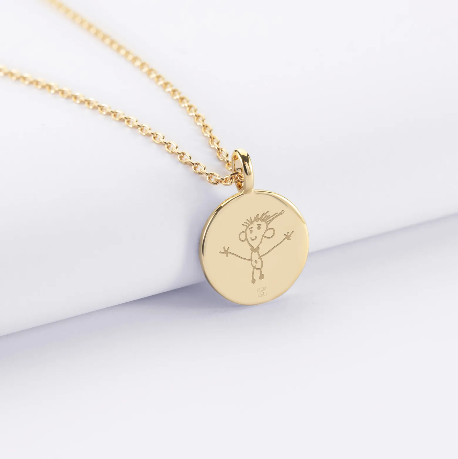 Pendentif personnalisé médaille gravée plaqué or email blanc soleil 14 mm