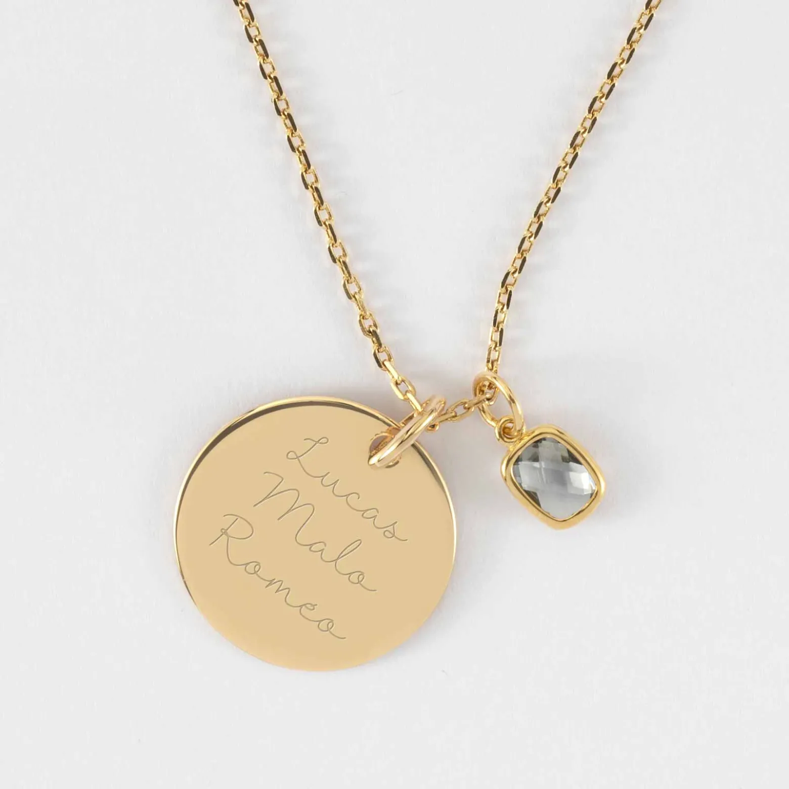 Pendentif personnalisé médaille gravée plaqué or 19 mm et breloque rectangle zircon plaqué or 9 mm