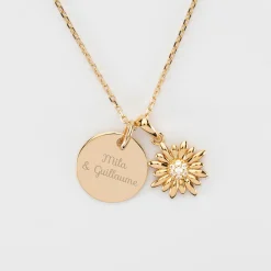 Pendentif personnalisé médaille gravée plaqué or 15 mm et breloque marguerite scintillante 13 mm