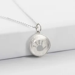 Pendentif personnalisé médaille gravée argent lettre initiale texturée 14 mm