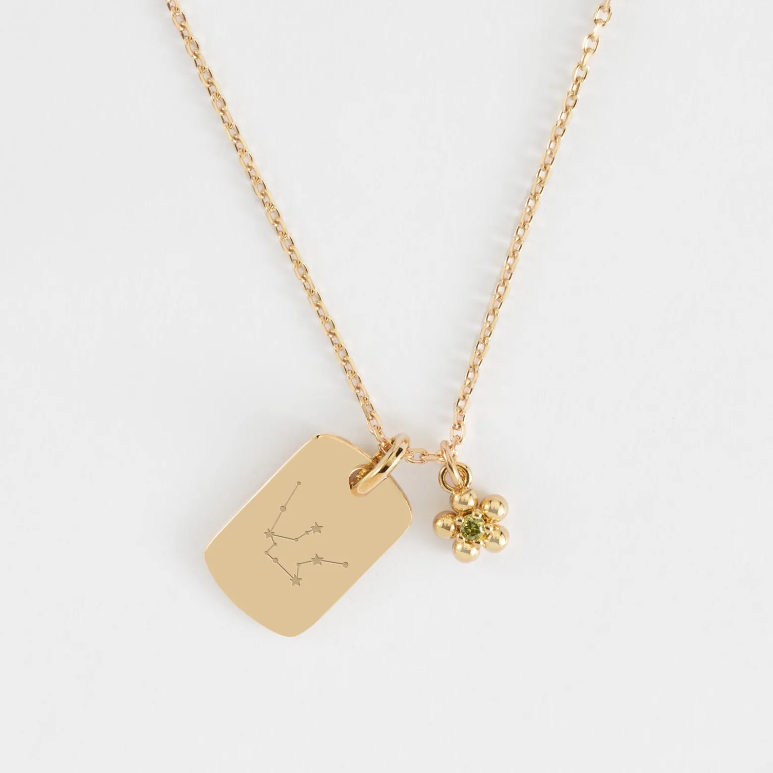 Pendentif personnalisé médaille gravée plaqué or rectangle 17x11 mm et breloque fleur zircon plaqué or 8 mm