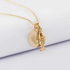 Pendentif personnalisé médaille gravée plaqué or 15 mm et breloque poisson articulé 15 mm
