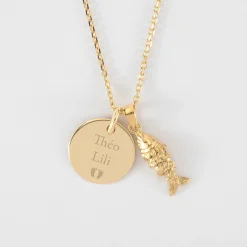 Pendentif personnalisé médaille gravée plaqué or 15 mm et breloque poisson articulé 15 mm