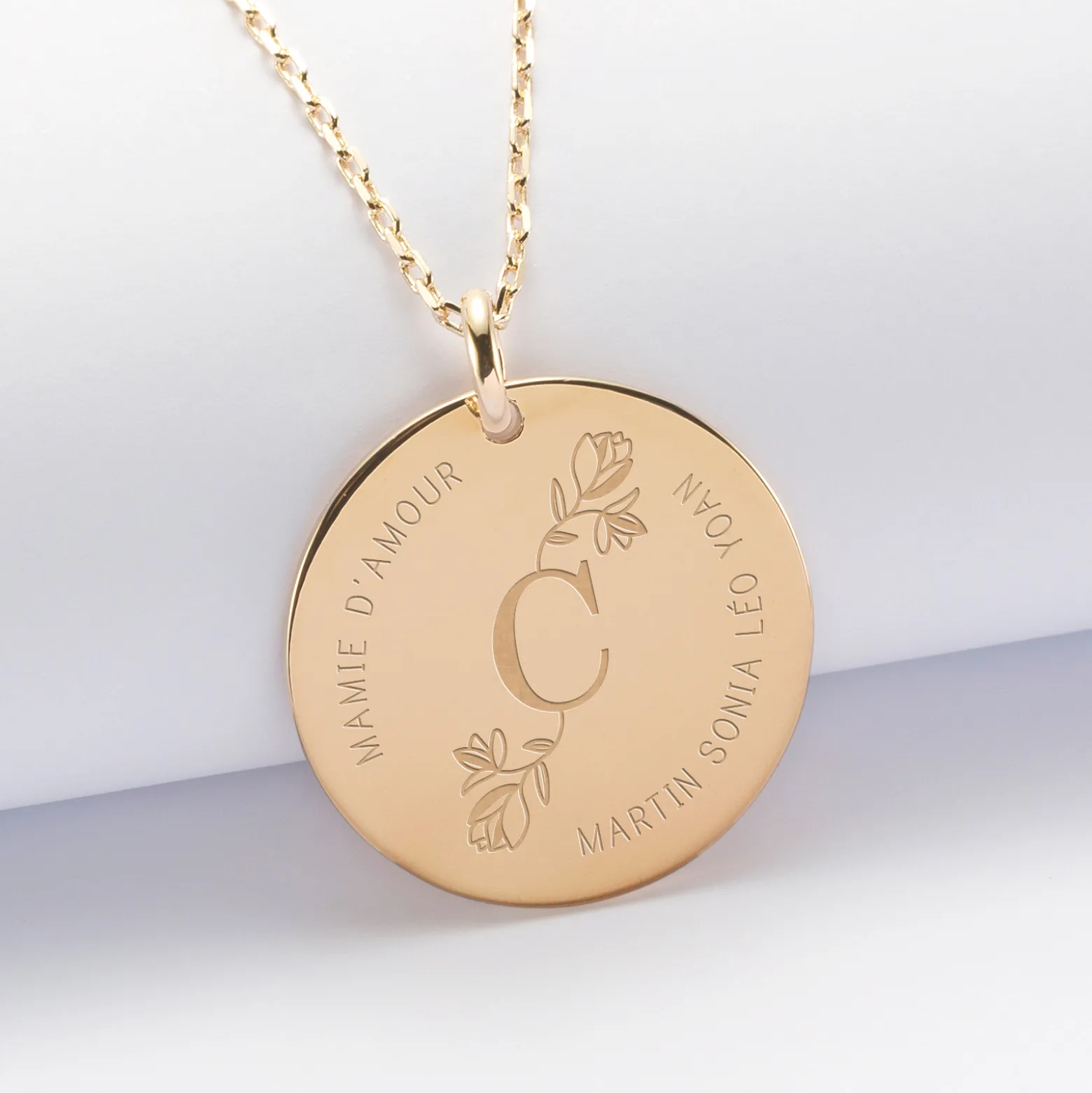 Pendentif personnalisé médaille gravée plaqué or 27 mm - édition spéciale "Initiale Florale"