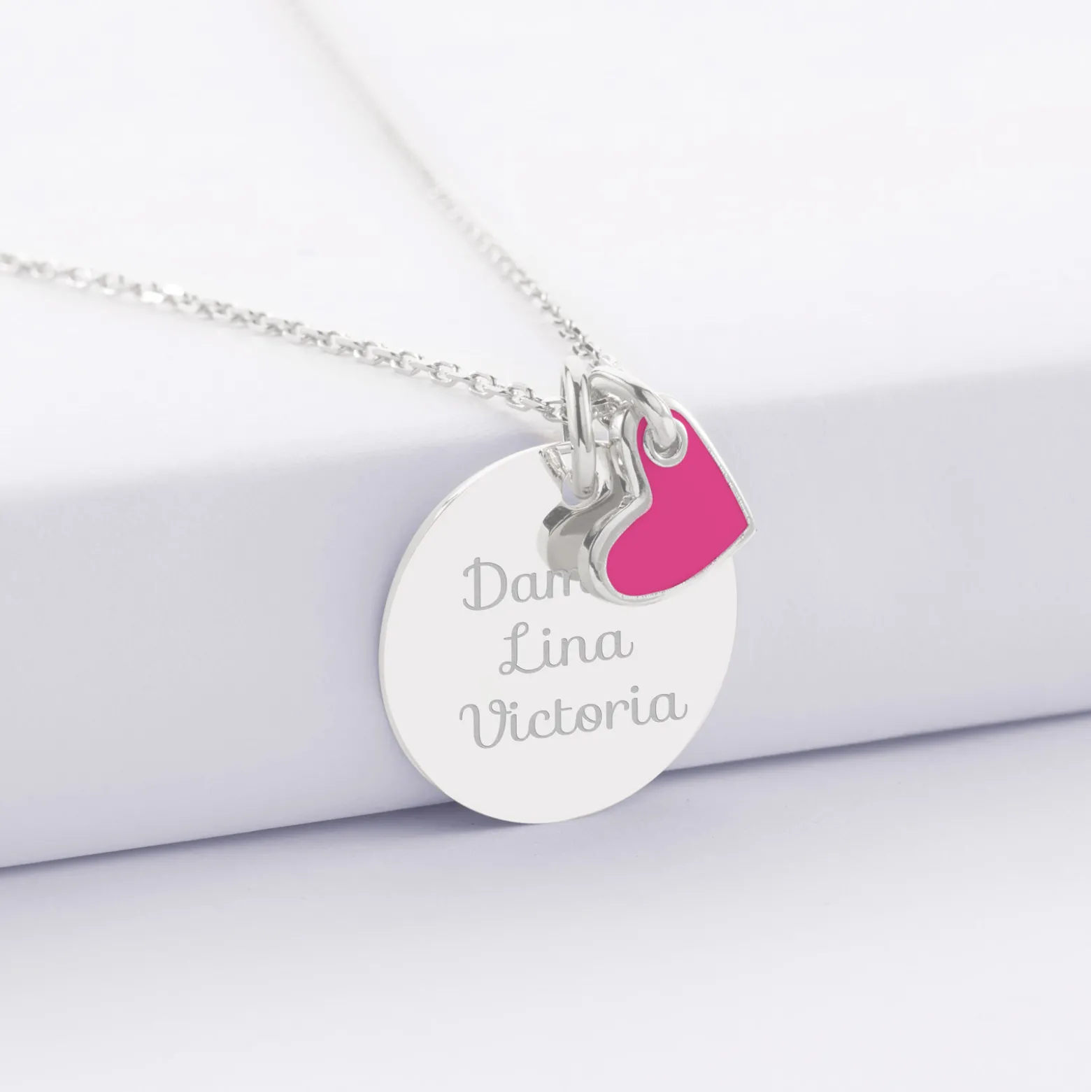 Pendentif personnalisé médaille gravée argent 19 mm et breloque coeur email 10 mm