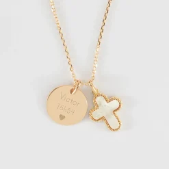 Pendentif personnalisé médaille gravée plaqué or 15 mm et breloque croix nacre 16 mm