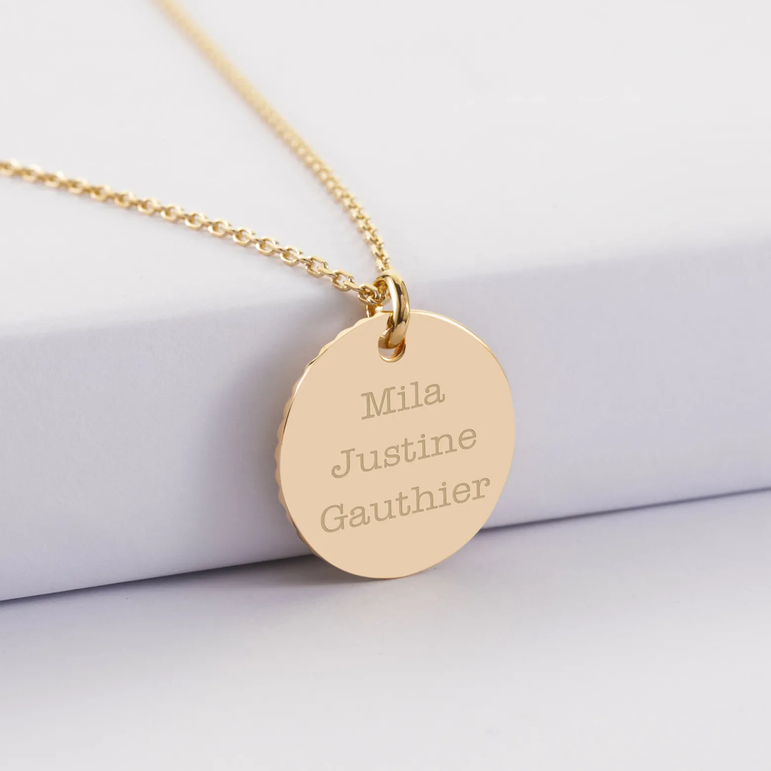 Pendentif personnalisé médaille soleil coeur bombé gravée plaqué or 19 mm