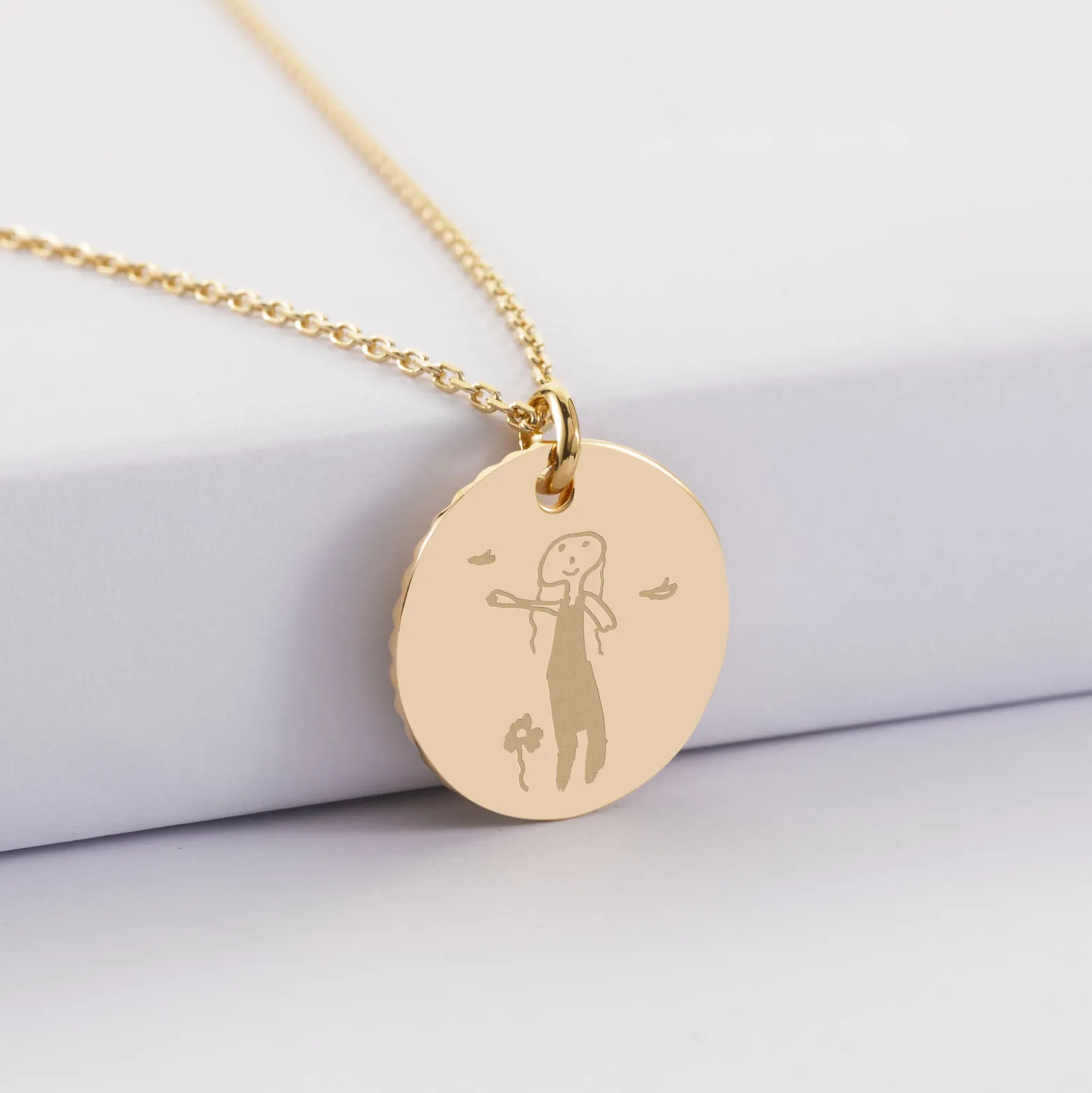 Pendentif personnalisé médaille soleil coeur bombé gravée plaqué or 19 mm