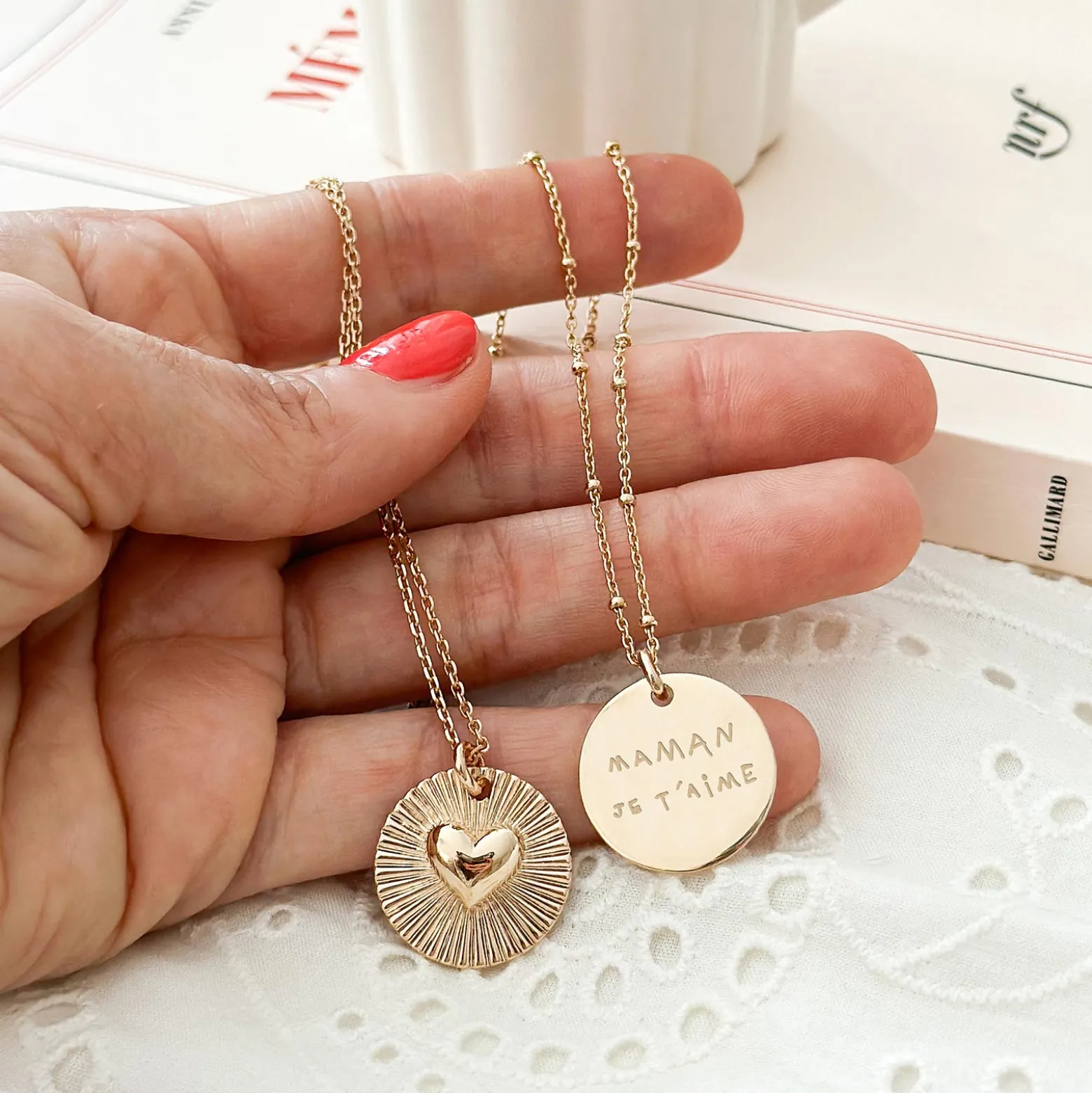 Pendentif personnalisé médaille soleil coeur bombé gravée plaqué or 19 mm