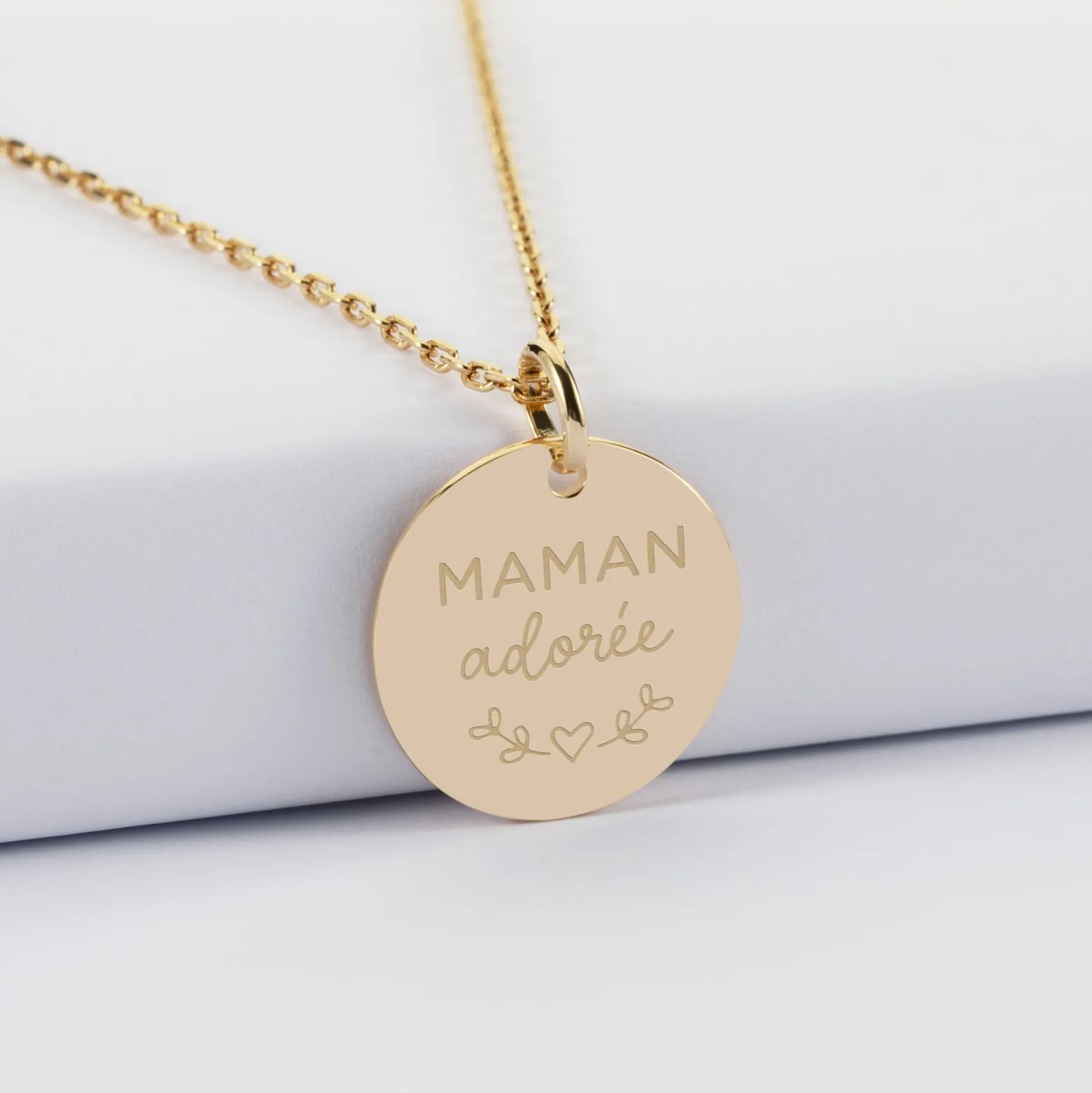 Pendentif personnalisé médaille martelée gravée plaqué or 19 mm