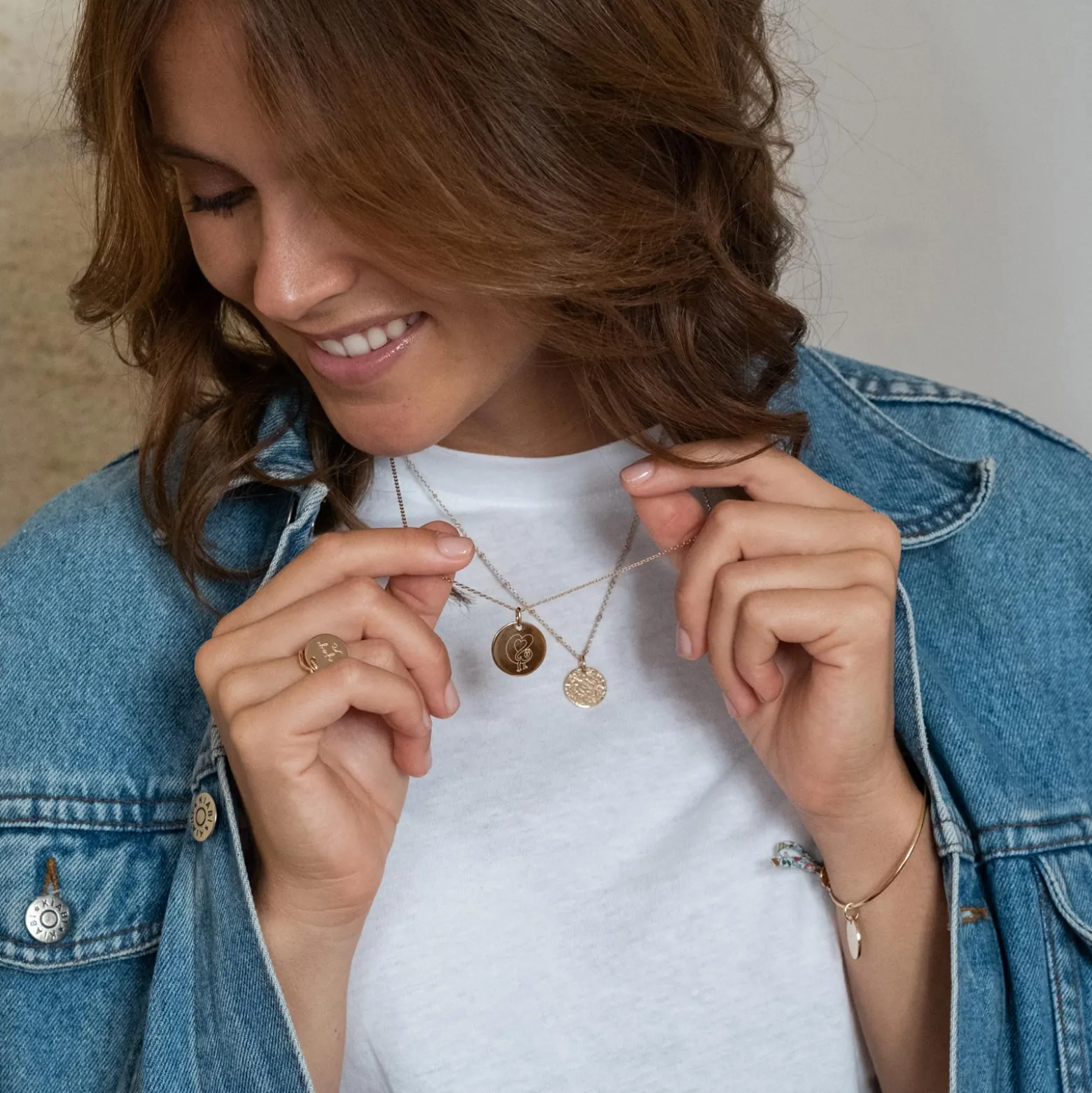 Pendentif personnalisé médaille gravée plaqué or 19 mm - HappyBulle x Barbapapa