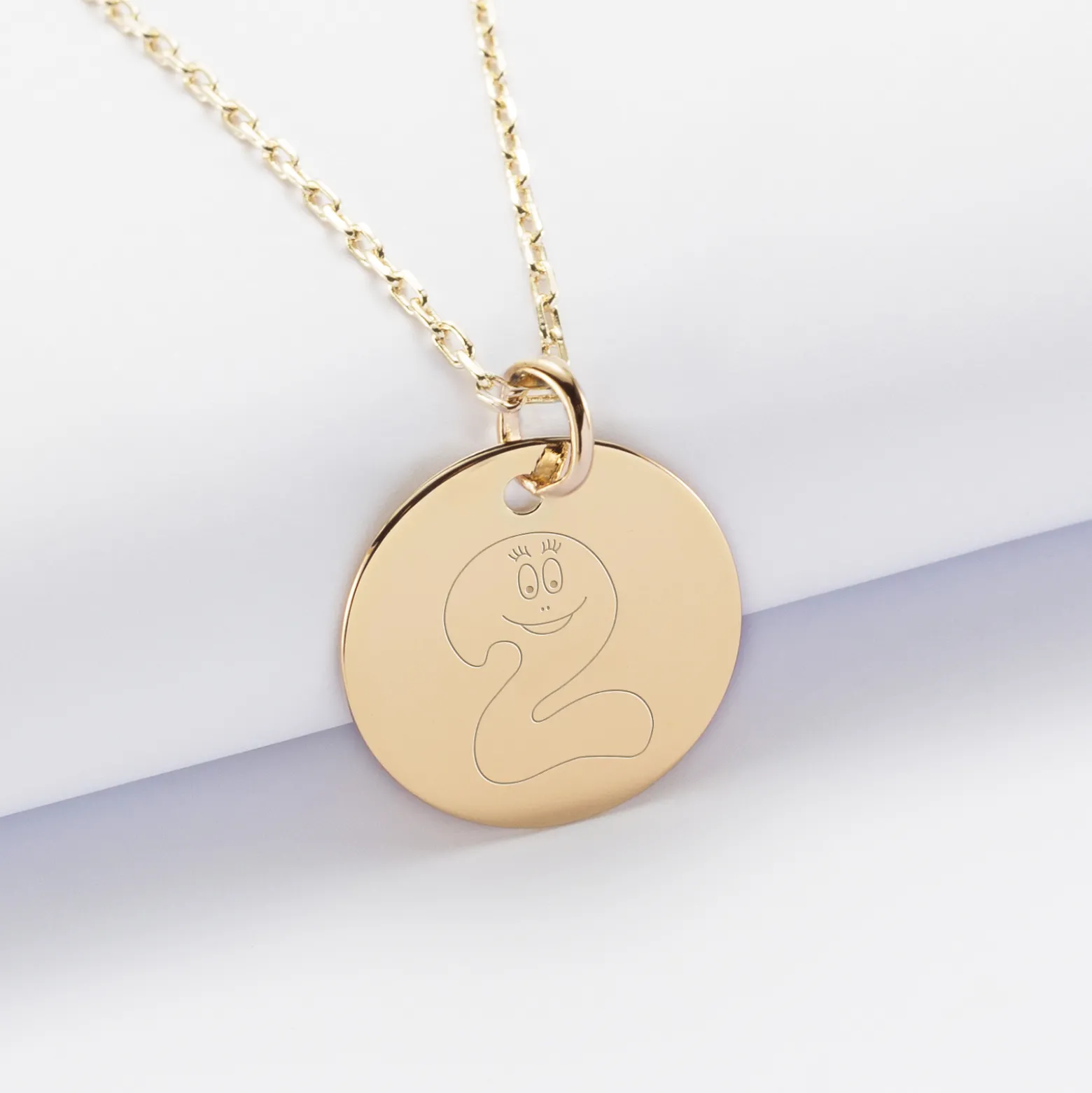 Pendentif personnalisé médaille gravée plaqué or 19 mm - HappyBulle x Barbapapa