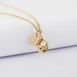 Pendentif personnalisé médaille gravée plaqué or 10 mm et breloque coquillage perle blanche