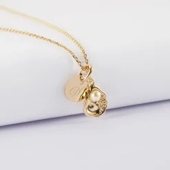Pendentif personnalisé médaille gravée plaqué or 10 mm et breloque coquillage perle blanche