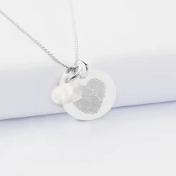 Pendentif personnalisé médaille gravée argent 19 mm et breloque nacre 10 mm