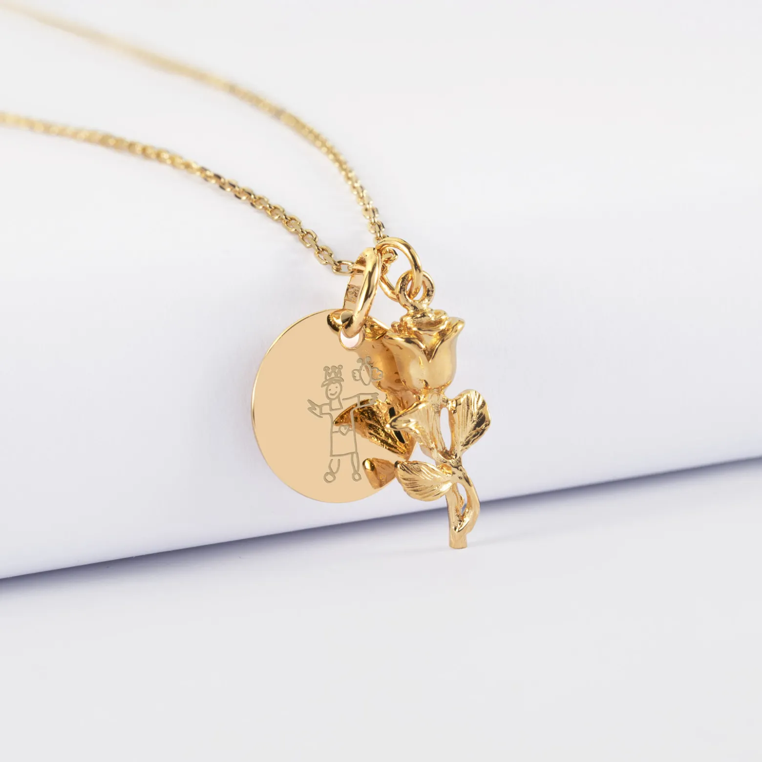 Pendentif personnalisé médaille gravée plaqué or 15 mm et breloque rose 19 mm