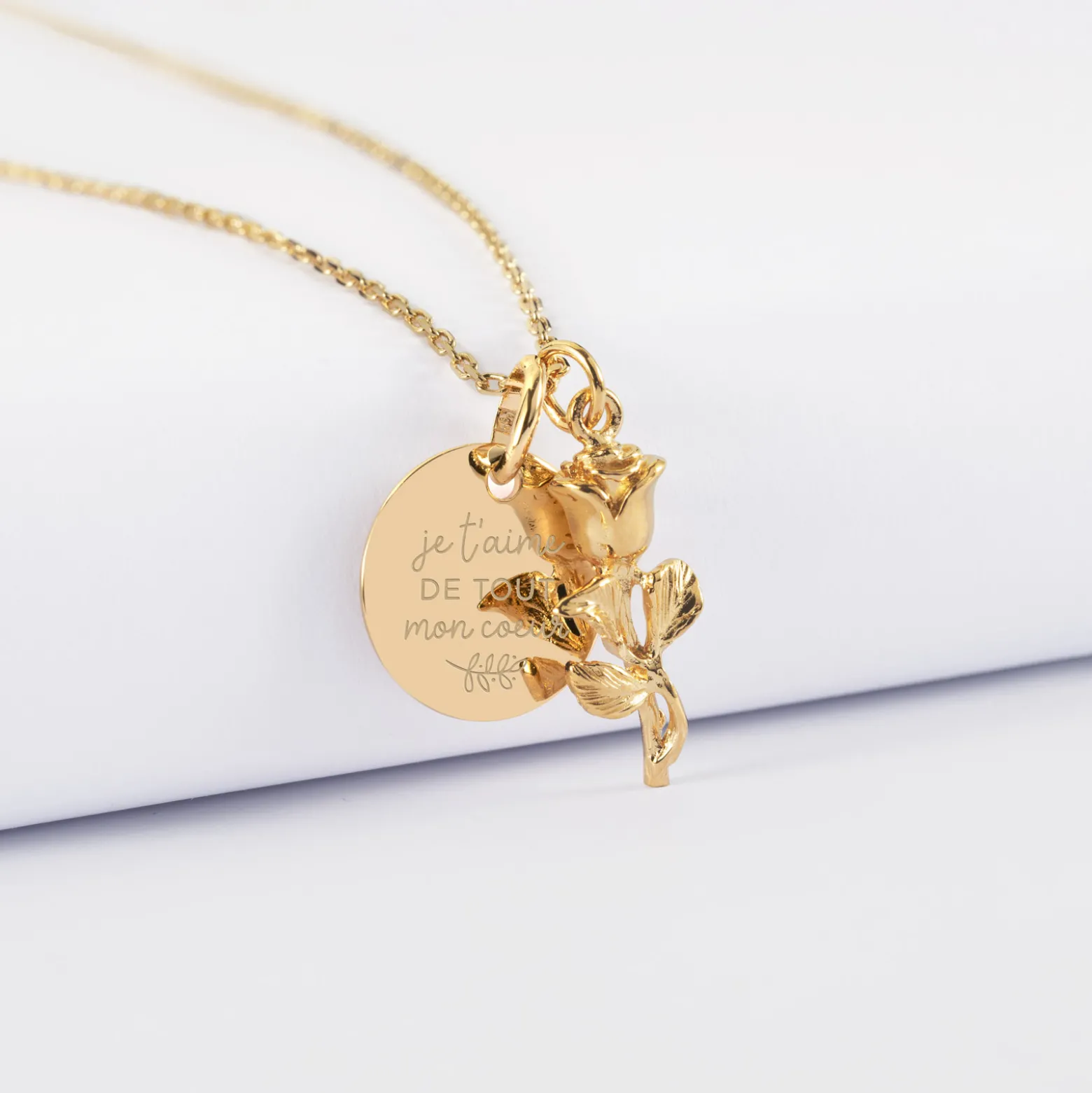 Pendentif personnalisé médaille gravée plaqué or 15 mm et breloque rose 19 mm