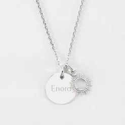 Pendentif personnalisé médaille gravée argent 15 mm et breloque soleil 10 mm