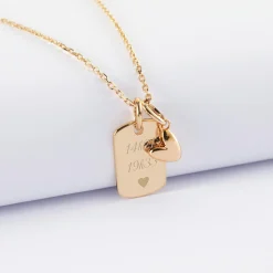 Pendentif personnalisé médaille gravée plaqué or rectangle 17x11 mm et breloque petit coeur bombé 7 mm - HappyBulle x Atelier Wagram