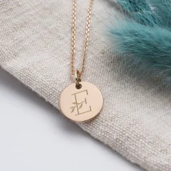 Pendentif personnalisé médaille gravée plaqué or 15 mm - édition spéciale "Alphabet floral" - Nos petits imparfaits
