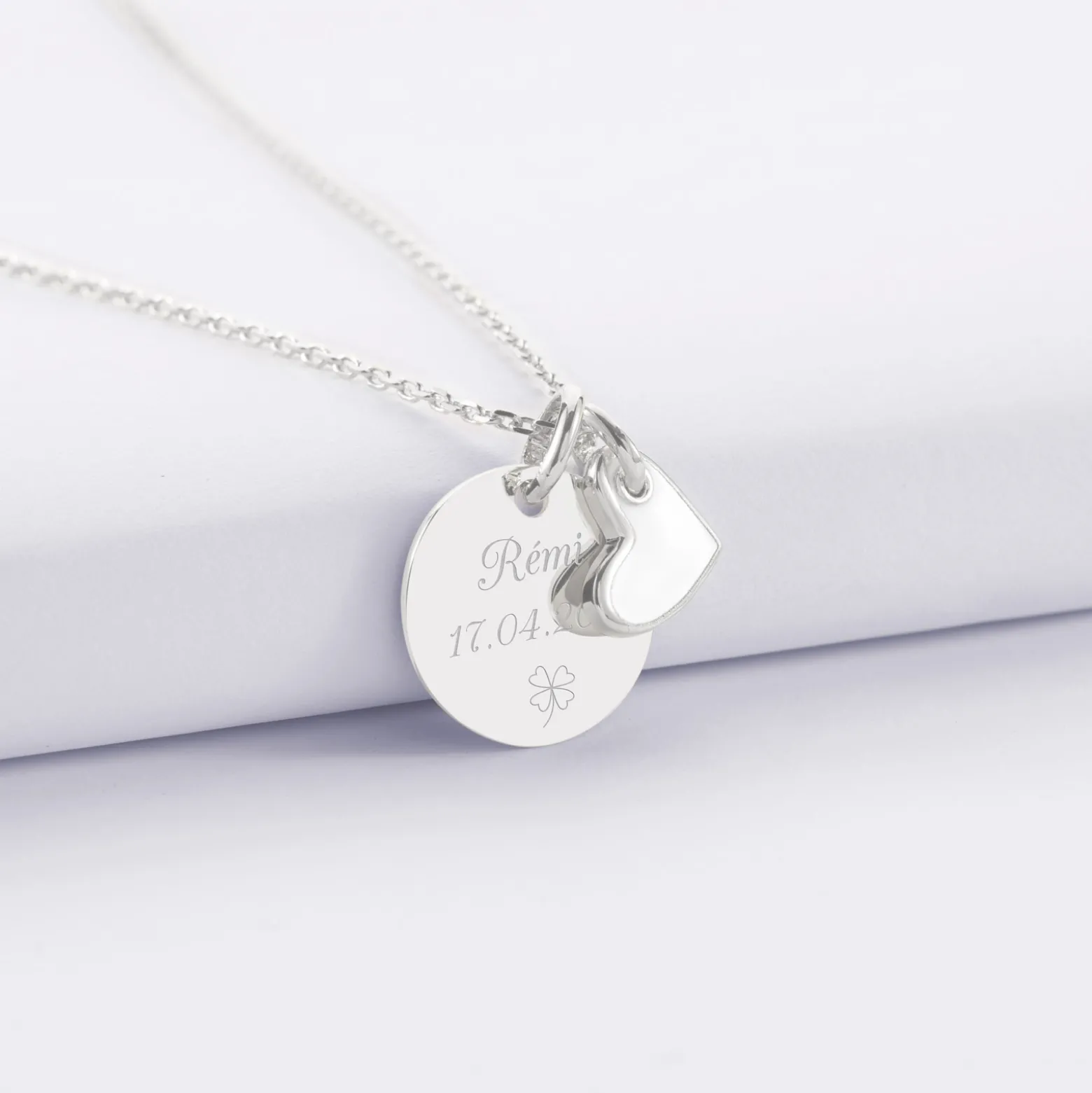 Pendentif personnalisé médaille gravée argent 15 mm et breloque coeur email 10 mm