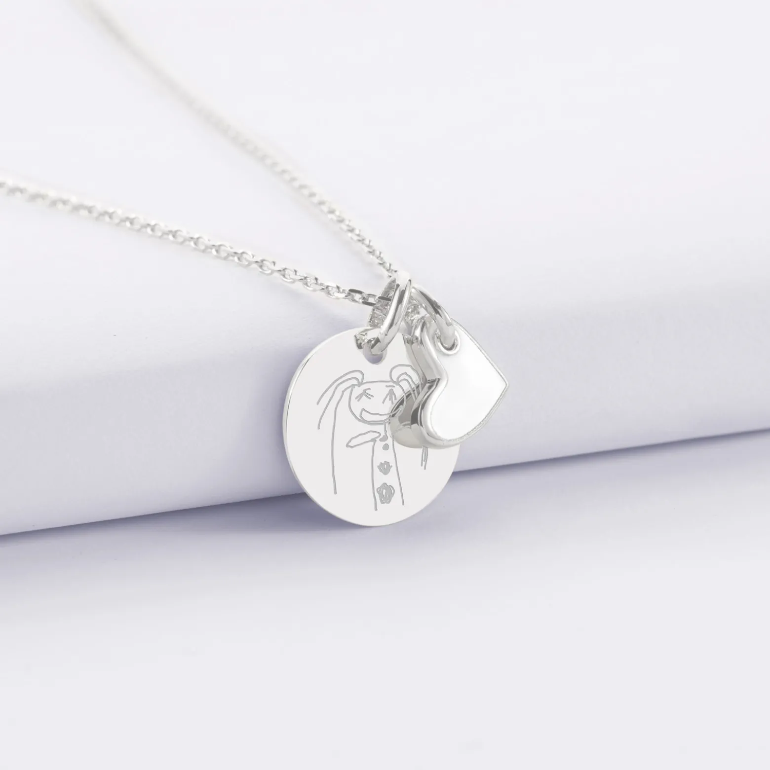 Pendentif personnalisé médaille gravée argent 15 mm et breloque coeur email 10 mm