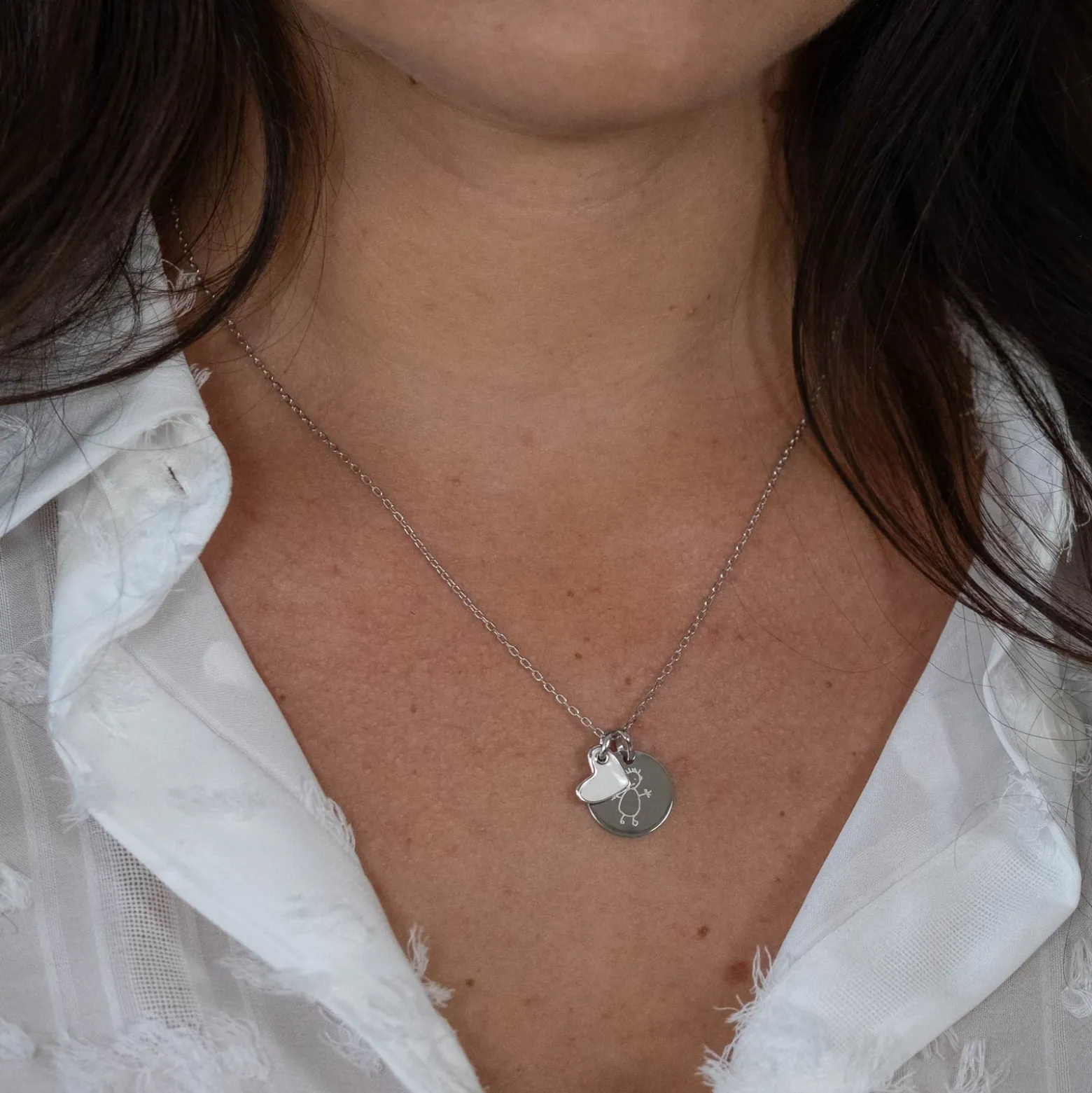Pendentif personnalisé médaille gravée argent 15 mm et breloque coeur email 10 mm