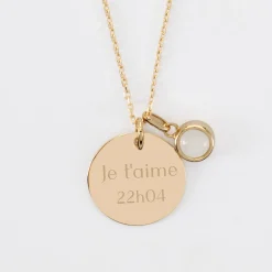 Pendentif personnalisé médaille gravée plaqué or 19 mm et breloque pierre naturelle 8 mm