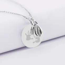 Pendentif personnalisé médaille gravée argent 19 mm et breloque coquillage cauri 10 mm