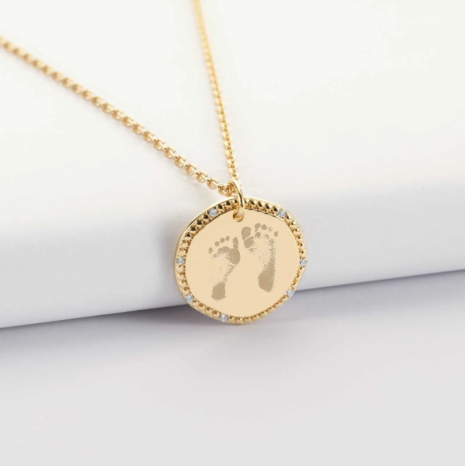 Pendentif personnalisé médaille contour scintillant gravée plaqué or 16 mm