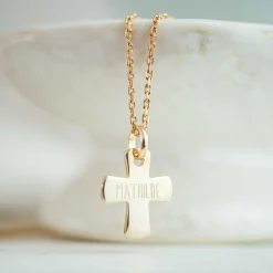 Pendentif personnalisé médaille gravée plaqué or croix 15x13 mm