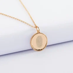 Pendentif personnalisé médaille gravée plaqué or ange texturée 14 mm
