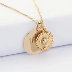 Pendentif personnalisé médaille gravée plaqué or 19 mm et breloque tournesol scintillant 14 mm