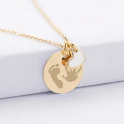 Pendentif personnalisé médaille gravée plaqué or 19 mm et breloque coeur email 10 mm