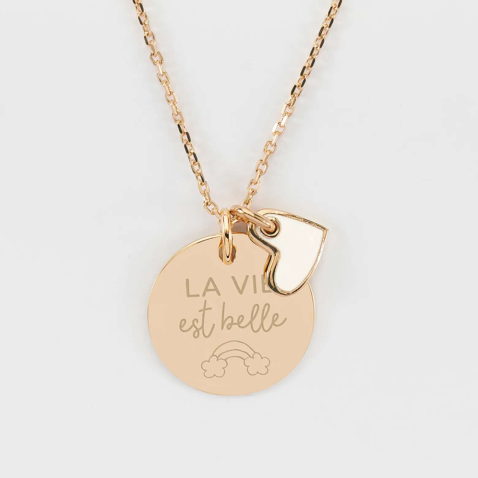 Pendentif personnalisé médaille gravée plaqué or 19 mm et breloque coeur email 10 mm
