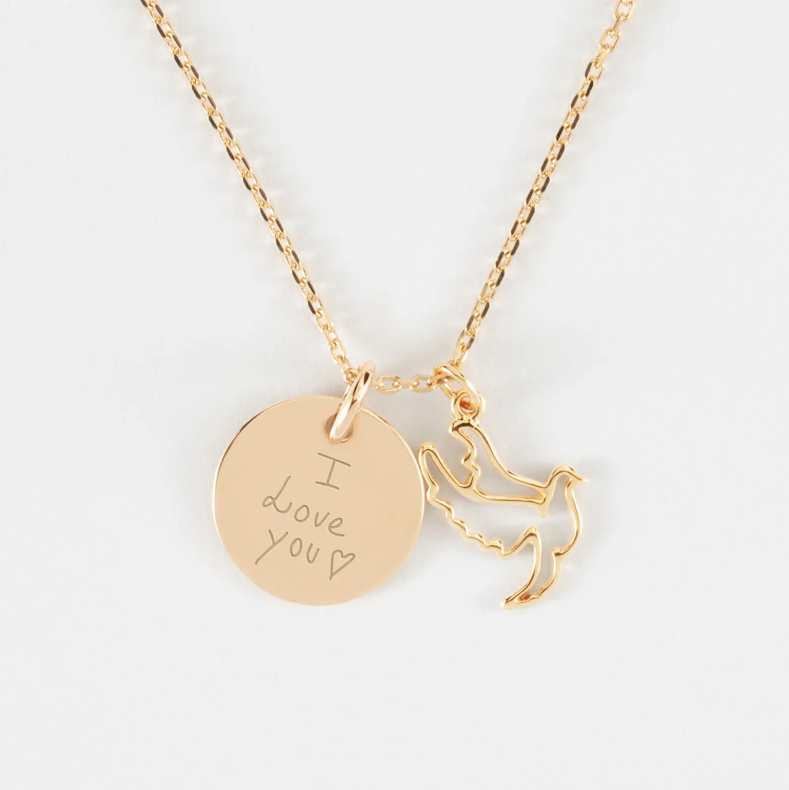 Pendentif personnalisé médaille gravée plaqué or 15 mm et breloque colombe 18 mm