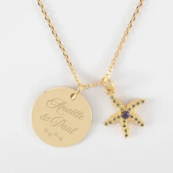Pendentif personnalisé médaille gravée plaqué or 19 mm et breloque étoile de mer scintillante zircons bleus 15 mm