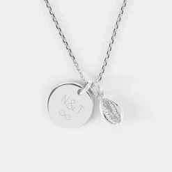 Pendentif personnalisé médaille gravée argent 15 mm et breloque coquillage cauri 10 mm