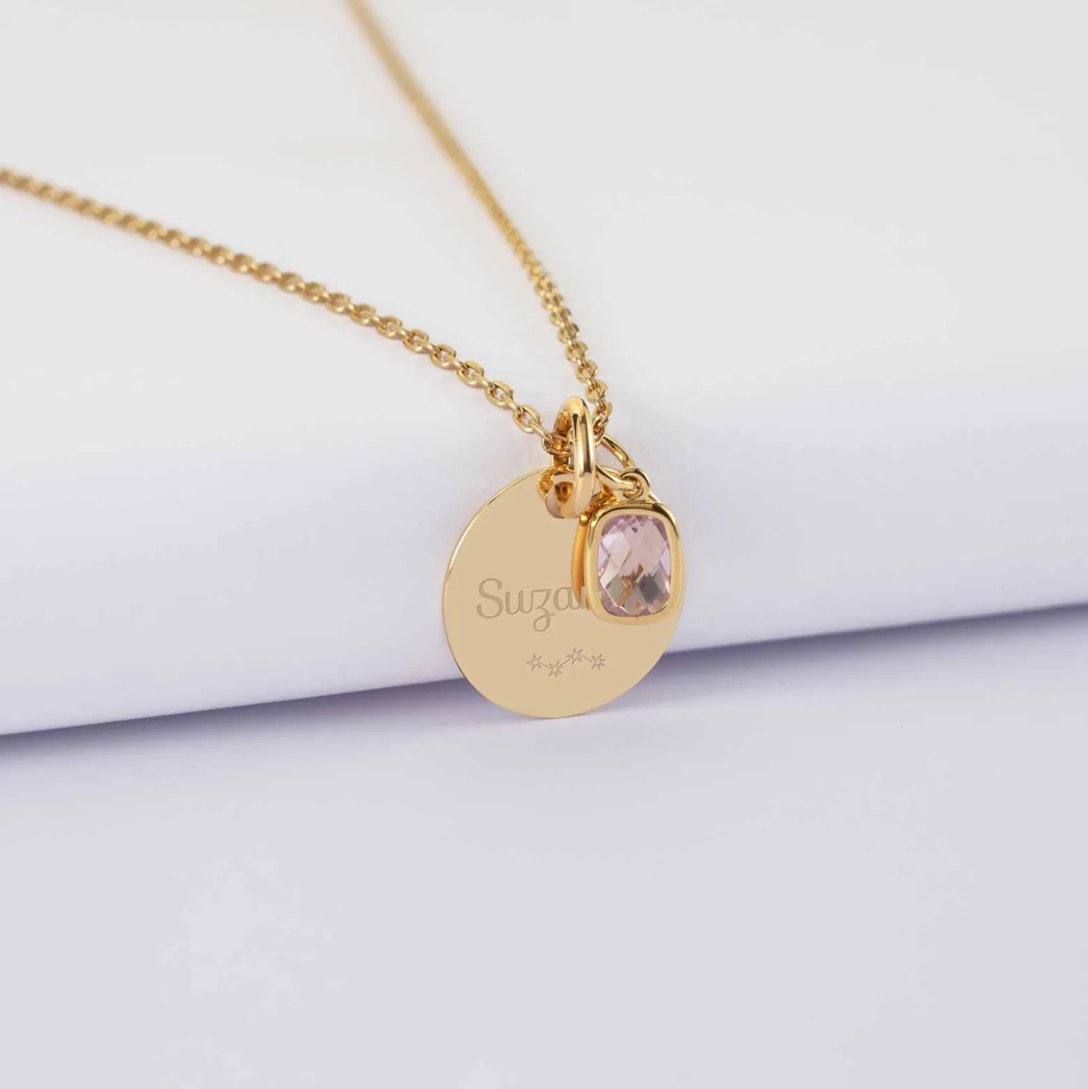 Pendentif personnalisé médaille gravée plaqué or 15 mm et breloque rectangle zircon plaqué or 9 mm