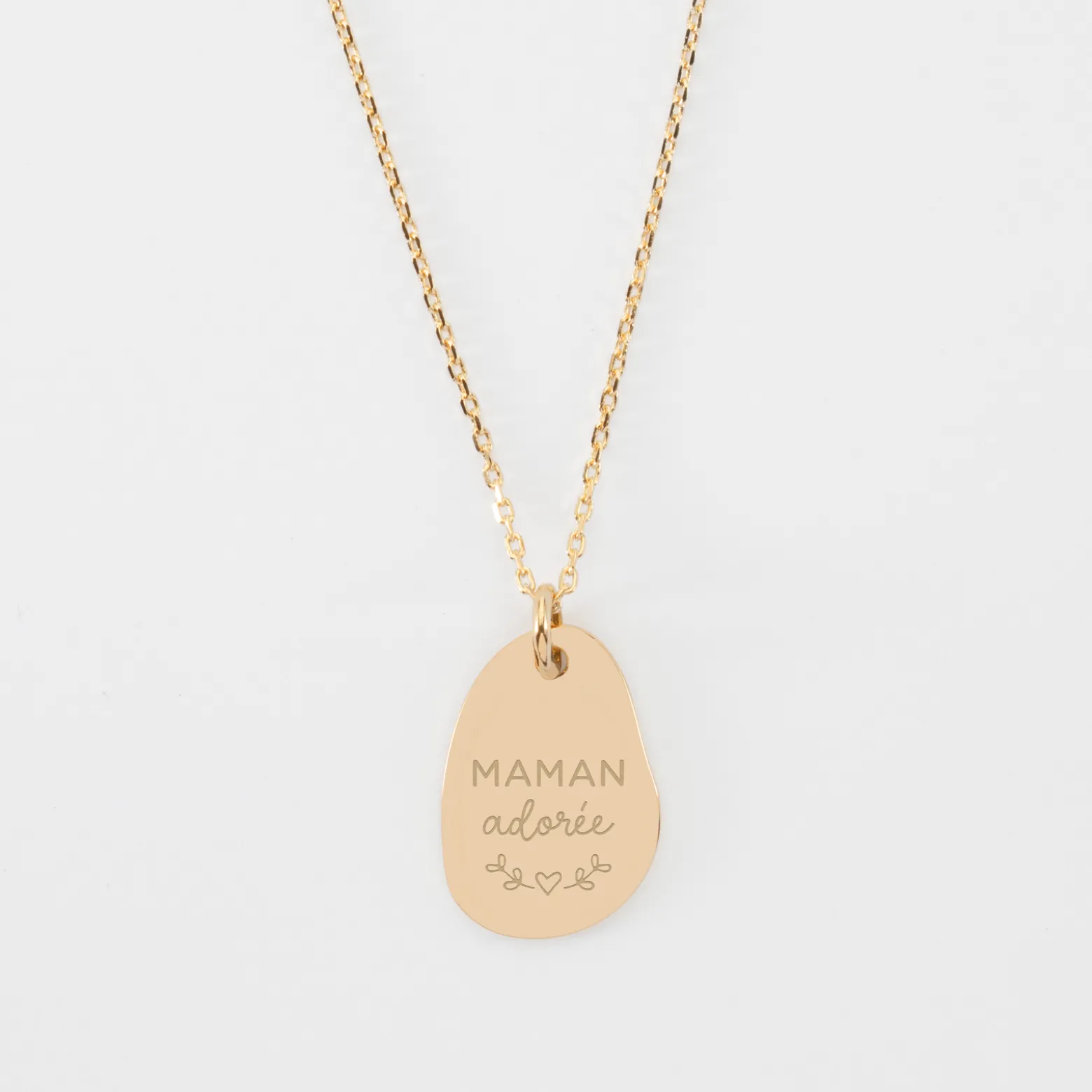 Pendentif personnalisé médaille gravée martelée plaqué or goutte 19x21 mm
