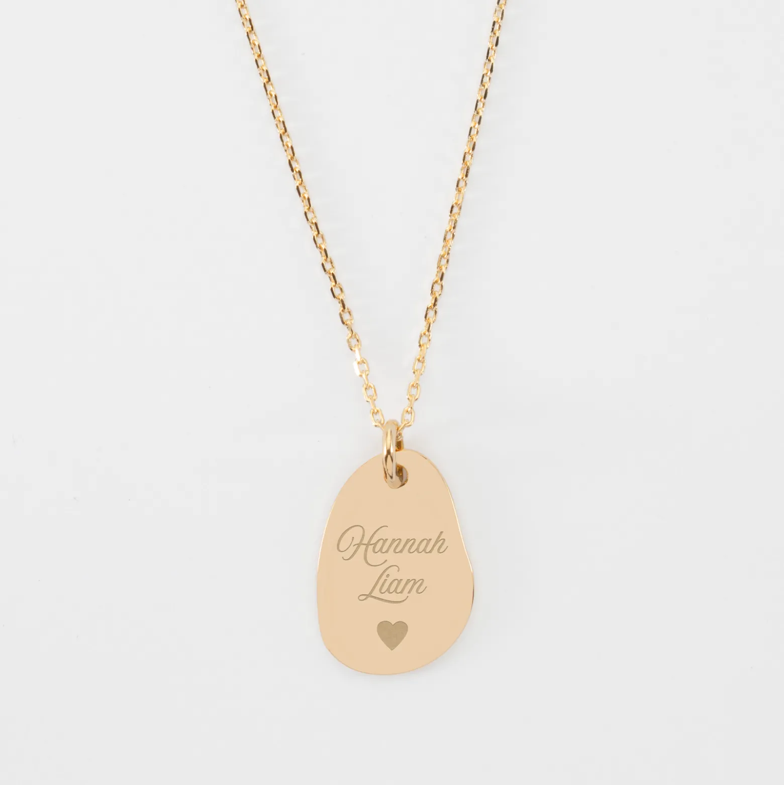 Pendentif personnalisé médaille gravée martelée plaqué or goutte 19x21 mm