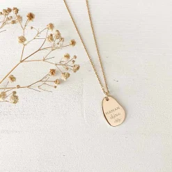 Pendentif personnalisé médaille gravée martelée plaqué or goutte 19x21 mm