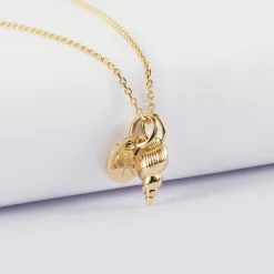 Pendentif personnalisé médaille gravée plaqué or 10 mm et breloque coquillage scalaire 12 mm