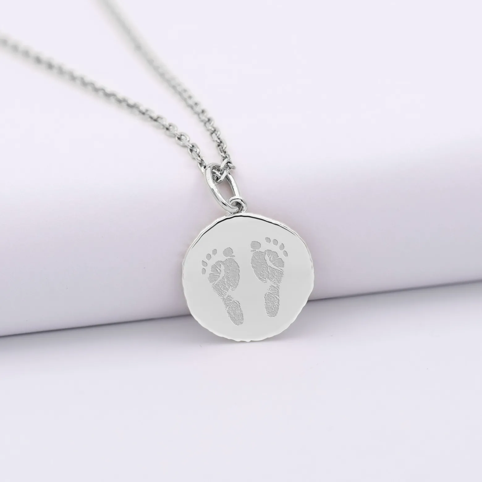 Pendentif personnalisé médaille gravée argent rose des vents texturée 14 mm