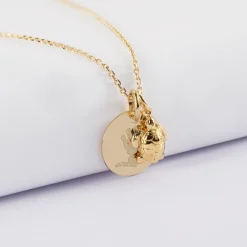 Pendentif personnalisé médaille gravée plaqué or 15 mm et breloque tortue 10 mm