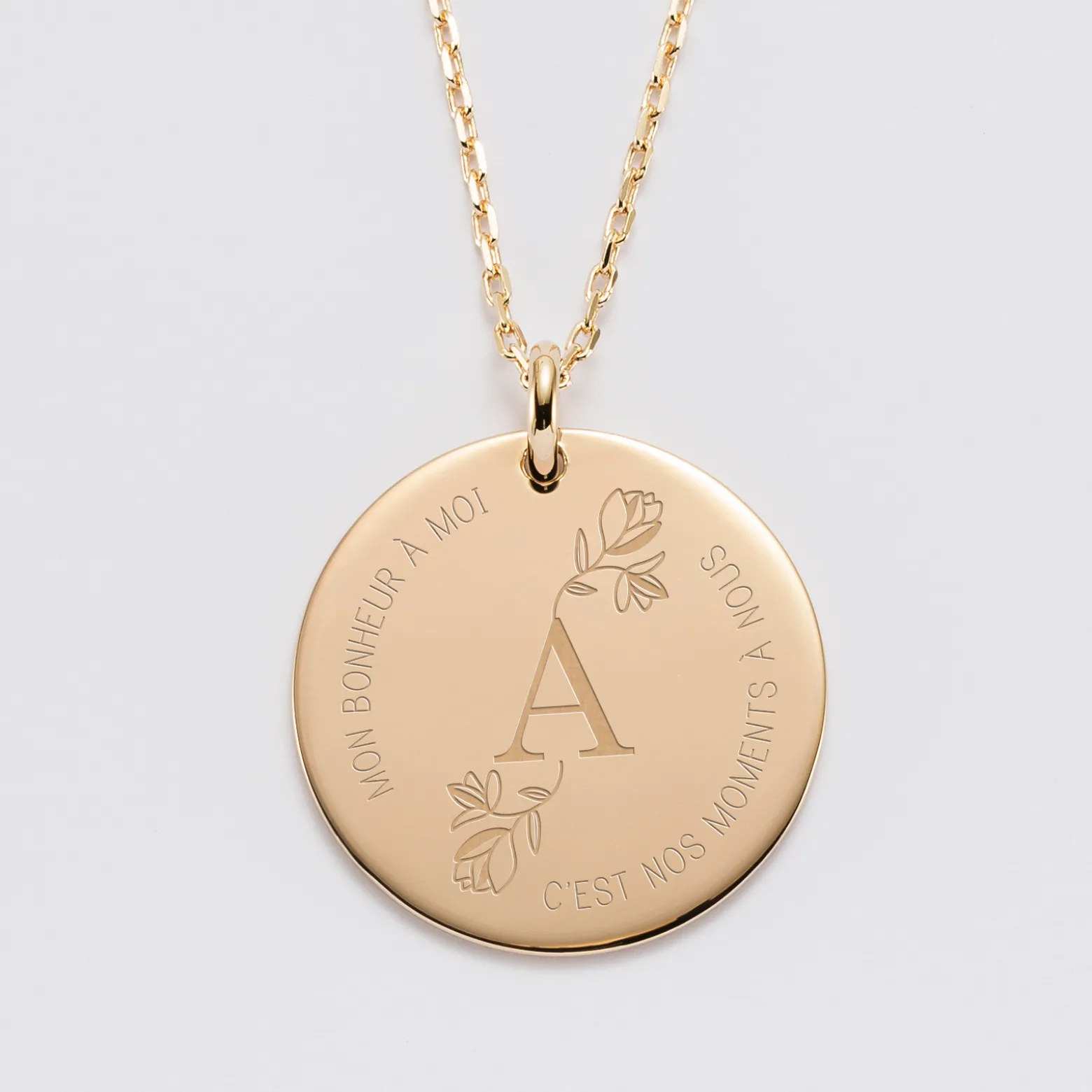 Pendentif personnalisé médaille gravée plaqué or 27 mm - édition spéciale "Initiale Florale" - Nos petits imparfaits
