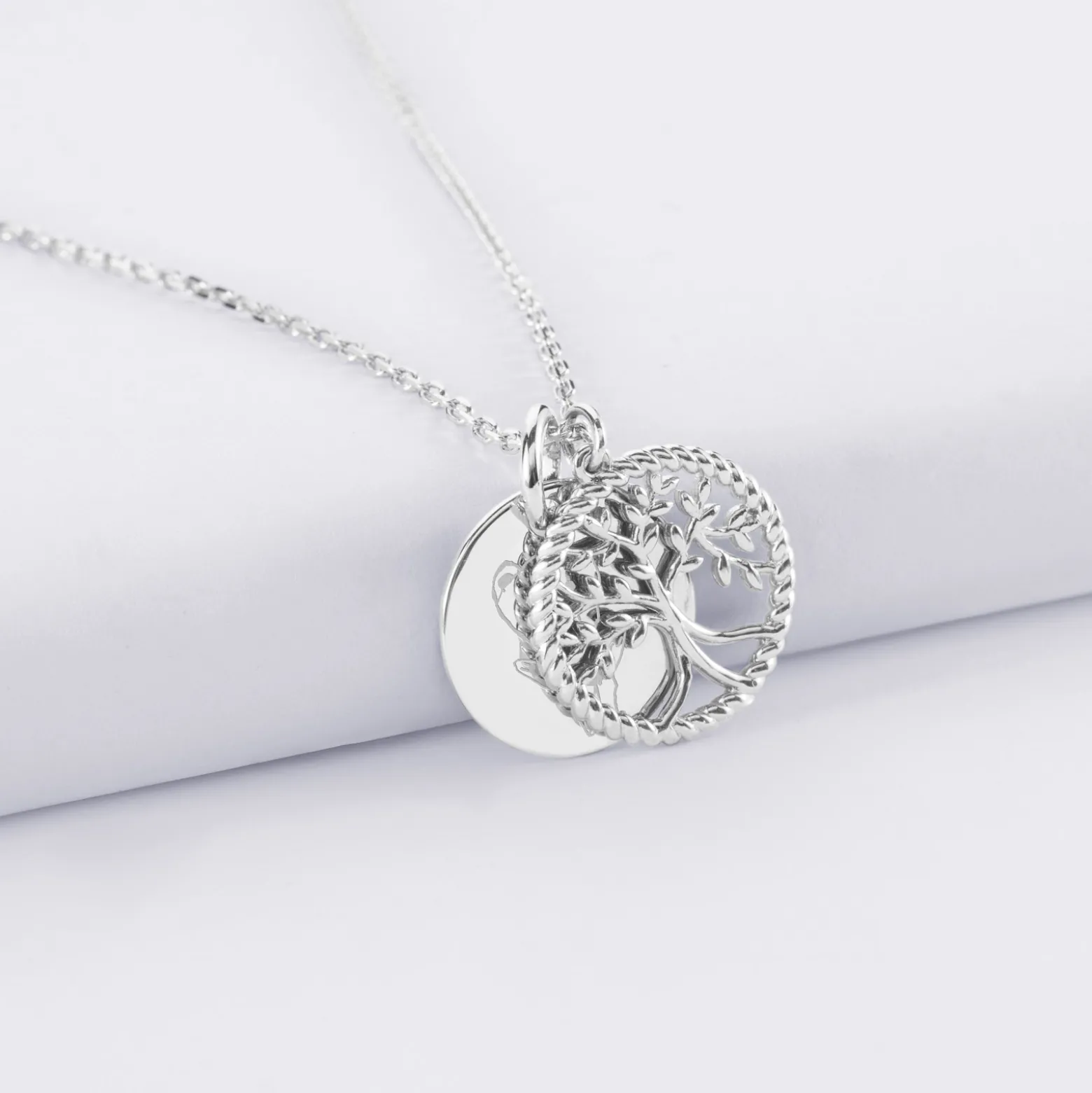 Pendentif personnalisé médaille gravée argent 15 mm et breloque arbre de vie contour torsadé 16 mm